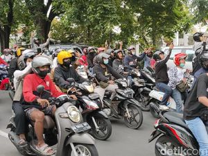 Ratusan Suporter Persis Solo Konvoi Jelang Lawan PSCS Cilacap