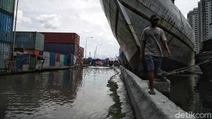Potret Banjir Rob yang Terjadi Setiap Hari di Pelabuhan Sunda Kelapa