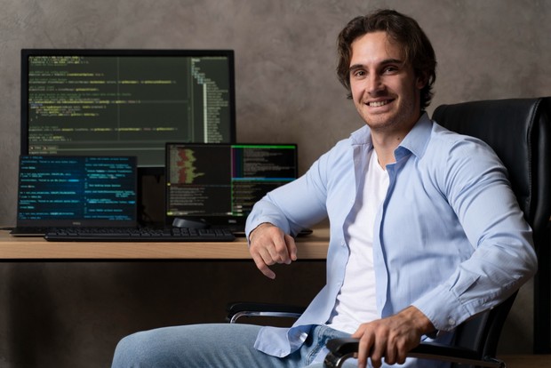 Programming menjadi keahlian terakhir yang paling besar prospek kerjanya di jaman serba teknologi ini (Foto: freepik) Programming menjadi keahlian terakhir yang paling besar prospek kerjanya di jaman serba teknologi ini (Foto: freepik)