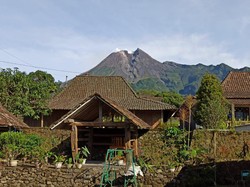 Menakjubkan! Penampakan Puncak Gunung Merapi di Pagi Cerah