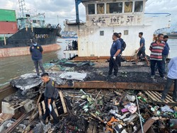 Puslabfor Olah TKP Kebakaran KM Bandar Bestari di Pelabuhan Sunda Kelapa