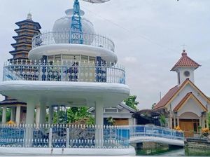 Adem! Rumah Megah Bak Istana Ini Juga Ada Rumah Ibadah 5 Agama Adem! Rumah Megah Bak Istana Ini Juga Ada Rumah Ibadah 5 Agama