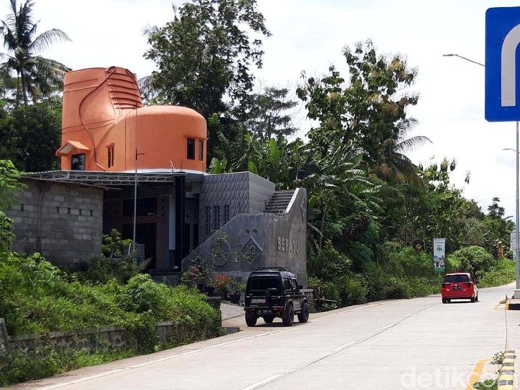 Unik! Ada Rumah Sepatu Raksasa di Boyolali, Pemilik Ungkap Filosofinya Unik! Ada Rumah Sepatu Raksasa di Boyolali, Pemilik Ungkap Filosofinya