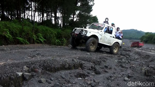 Serunya Wisata Offroad di Lereng Gunung Semeru Lumajang
