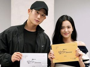 Potret Jung Hae In-Jisoo BLACKPINK Baca Naskah Snowdrop