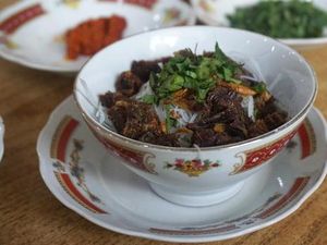 Lamak Bana! Soto Padang Isi Daging Crispy di Warung yang Dirintis 79 Tahun Lalu Lamak Bana! Soto Padang Isi Daging Crispy di Warung yang Dirintis 79 Tahun Lalu