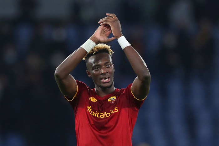 ROME, ITALY - NOVEMBER 28: Tammy Abraham of AS Roma applauds the fans after the Serie A match between AS Roma and Torino FC at Stadio Olimpico on November 28, 2021 in Rome, Italy. (Photo by Paolo Bruno/Getty Images)