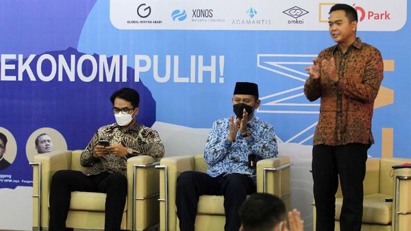 Webinar UKM Bangkit, Ekonomi Tumbuh