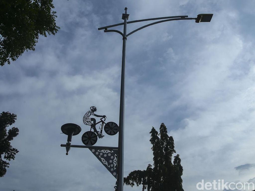 Ada Sepeda di Lampu Jalan Senopati Lho