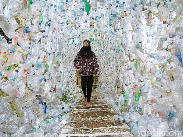 7 Potret Aeshnina, Remaja Aktivis Lingkungan Saat Susur Brantas hingga COP26