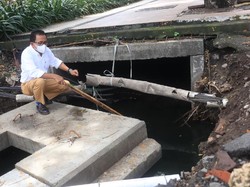 Cegah Banjir, Pemkot Surabaya Diminta Tata Ulang Kabel di Gorong-gorong