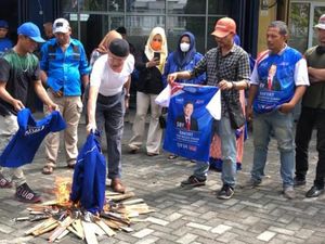 Wakil Ketua DPRD Riau Bela AHY soal Kader Bakar Atribut PD di Kantor DPD Wakil Ketua DPRD Riau Bela AHY soal Kader Bakar Atribut PD di Kantor DPD