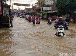 Tanggul Sungai Dawe Jebol, Mejobo Kudus Terendam Pagi Ini