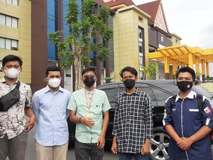 BEM Unri Minta Jokowi-Nadiem Kawal Kasus Dekan FISIP Tersangka Cabul BEM Unri Minta Jokowi-Nadiem Kawal Kasus Dekan FISIP Tersangka Cabul