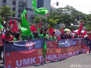 Massa Buruh di Jateng Demo Lagi, Tuntut UMK Naik 16 Persen Massa Buruh di Jateng Demo Lagi, Tuntut UMK Naik 16 Persen