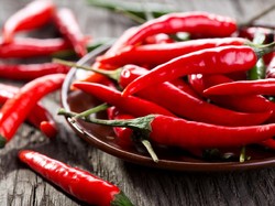 Jelang Nataru Harga Cabai-cabaian Melejit