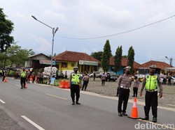 Pengendara Belum Vaksinasi Diputar Balik di Ciamis-Pangandaran