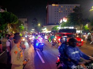 Buruh yang Blokade Jalan Basuki Rahmat Membubarkan Diri