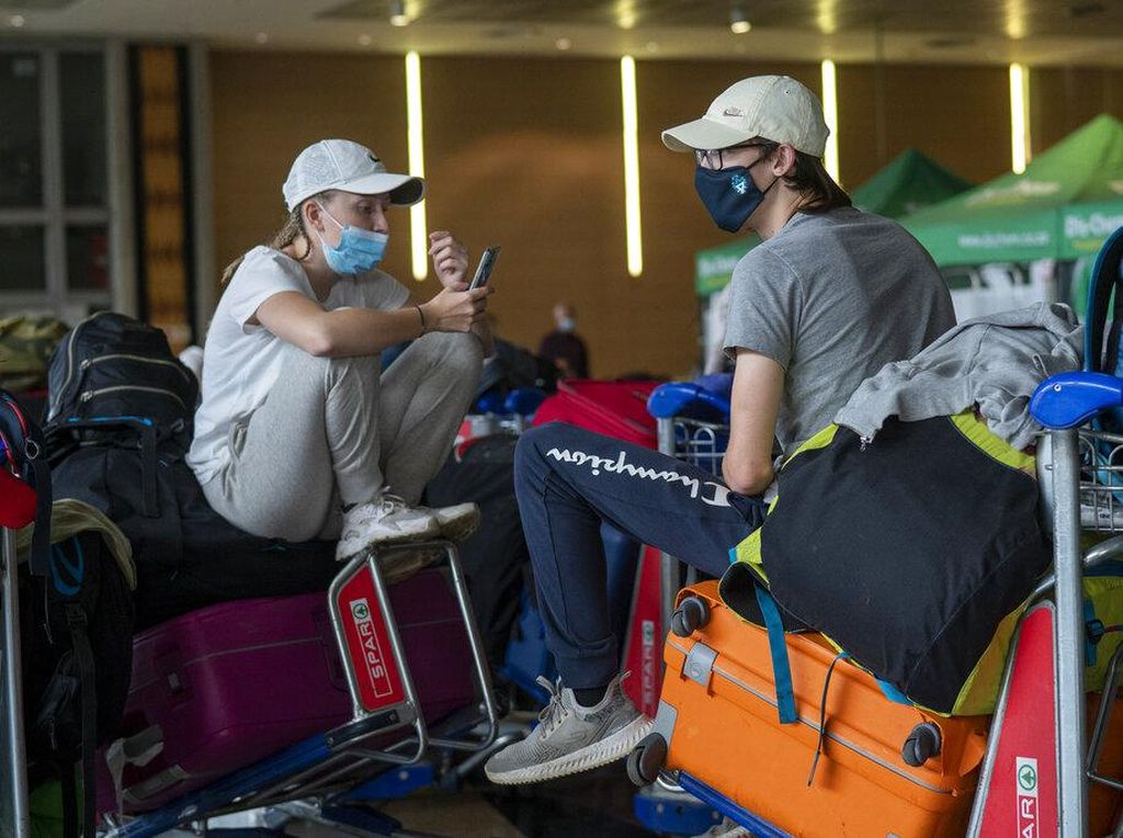 Dicekal Sejumlah Negara, Pelancong di Bandara Afsel Frustasi