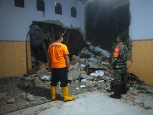 Longsor di Blitar Jebol Tembok Musala-Rumah hingga Putus Akses Antar Desa