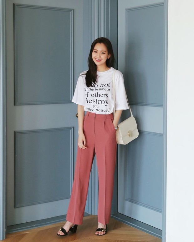 Inspirasi gaya fashion antar jemput anak di sekolah