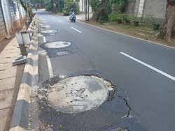 Berantakan Jalan di Lebak Bulus Buntut Proyek Sumur Resapan
