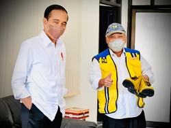 Saat Jokowi Bujuk Menteri PUPR Beli Sepatu Warna Kuning buat Motoran