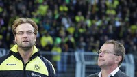 Seperti Pak Guru Van Gaal, Profesor Rangnick juga punya pengaruh besar. Karier melatih Thomas Tuchel tak lepas dari peran serta Rangnick. Gaya melatih Juergen Klopp pun konon ikut dipengaruhi visi Rangnick. Foto: AFP/BARTEK WRZESNIOWSKI