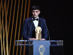 Pedri Raih Kopa Trophy, Messi Kasih Tatapan seperti Ini