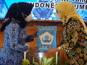 HUT Korpri, Walkot Mojokerto Beri Cendera Mata ke ASN Purna Tugas