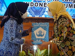 HUT Korpri, Walkot Mojokerto Beri Cendera Mata ke ASN Purna Tugas