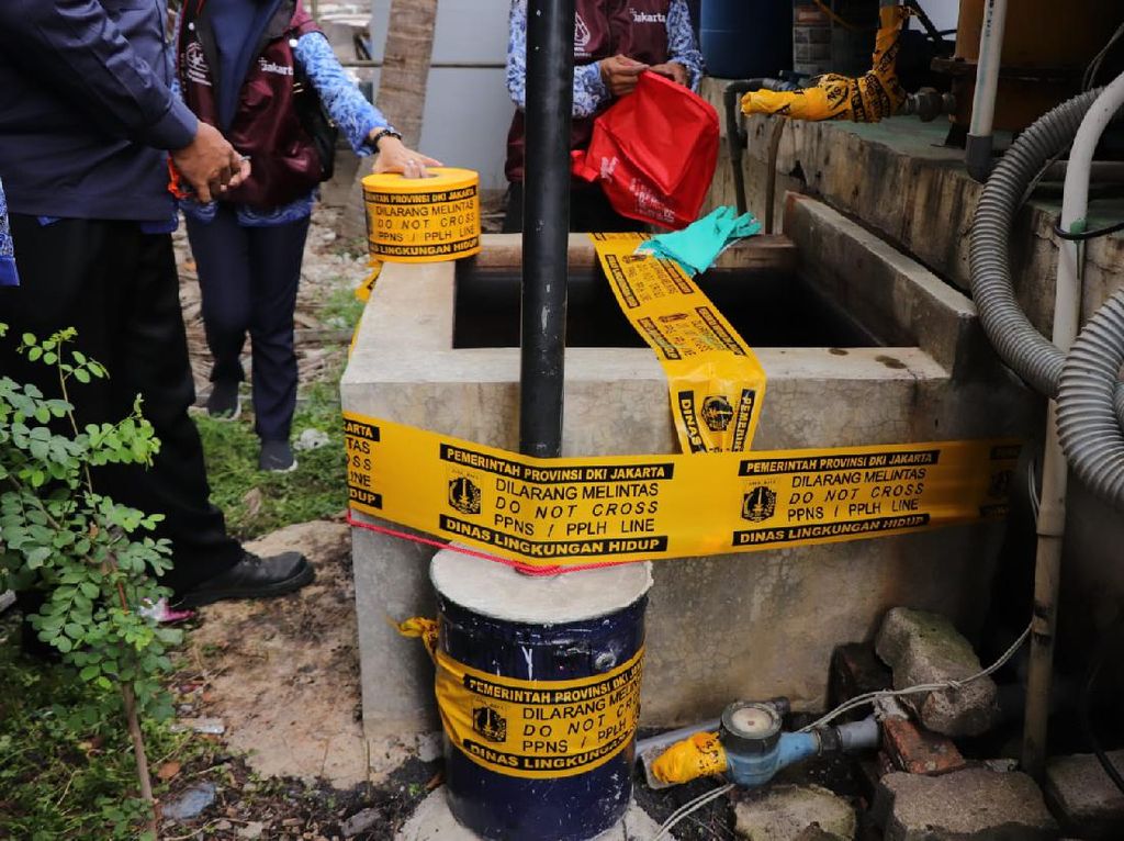 Pemprov DKI Segel Saluran Air Limbah Pencemar Paracetamol di Teluk Jakarta