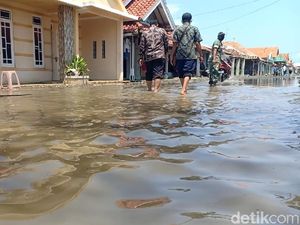 Permukiman di Pesisir Brebes Terendam Banjir Rob