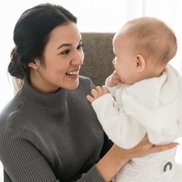 Raisa Bersama Anaknya, Zalina/Foto: instagram.com/raisa6690/ Raisa berswafoto dengan Zalina
