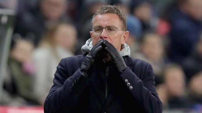 SALZBURG, AUSTRIA - NOVEMBER 29:  Ralph Rangnick, head coach of Leipzig reacts during the UEFA Europa League Group B match between RB Salzburg and RB Leipzig at  on November 29, 2018 in Salzburg, Austria.  (Photo by Alexander Hassenstein/Getty Images)