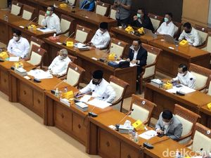 Takut Matanya Bintitan, Anggota DPR Cecar Menag soal Kemenag Hadiah NU Takut Matanya Bintitan, Anggota DPR Cecar Menag soal Kemenag Hadiah NU