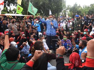 Tengok Lagi Momen Anies Dengarkan Curhat Buruh Sebelum Naikkan UMP DKI