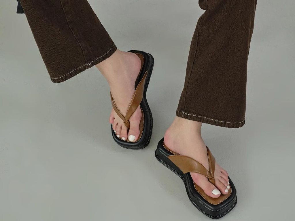 Lagi Tren, Opsi 7 Sandal Bersol Tebal yang Stylish dari Brand Lokal Lagi Tren, Opsi 7 Sandal Bersol Tebal yang Stylish dari Brand Lokal