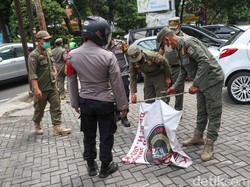 Aparat Gabungan Copot 24 Bendera Pemuda Pancasila-GIBAS di Bekasi