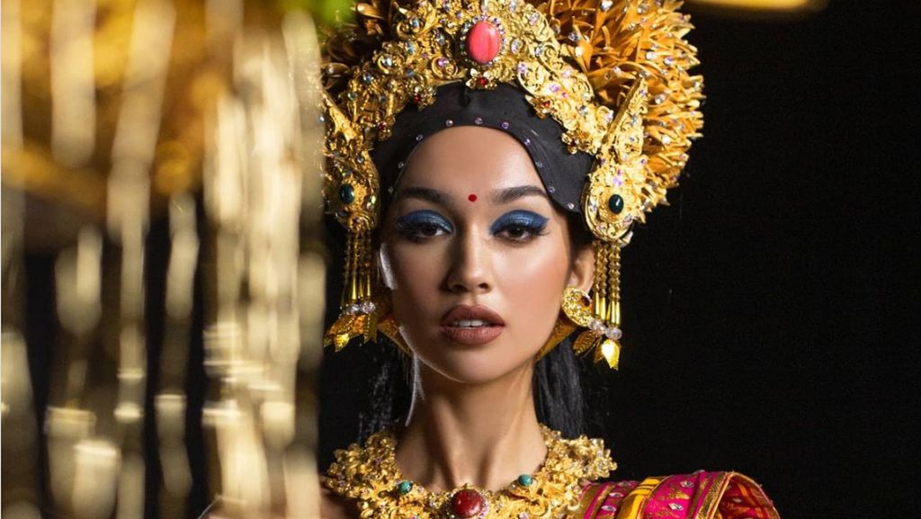 7 Gaya Sophia Rogan Pakai Kostum Bali Sundaram untuk Miss Grand International