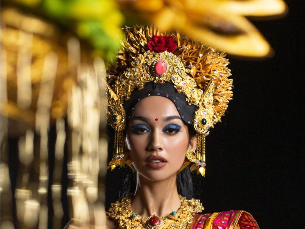7 Gaya Sophia Rogan Pakai Kostum Bali Sundaram untuk Miss Grand International