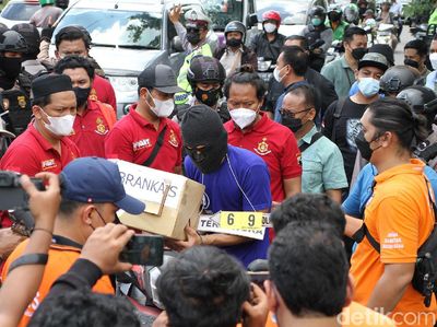 Suasana Reka Ulang Pembunuhan Satpam Gudang di Solo