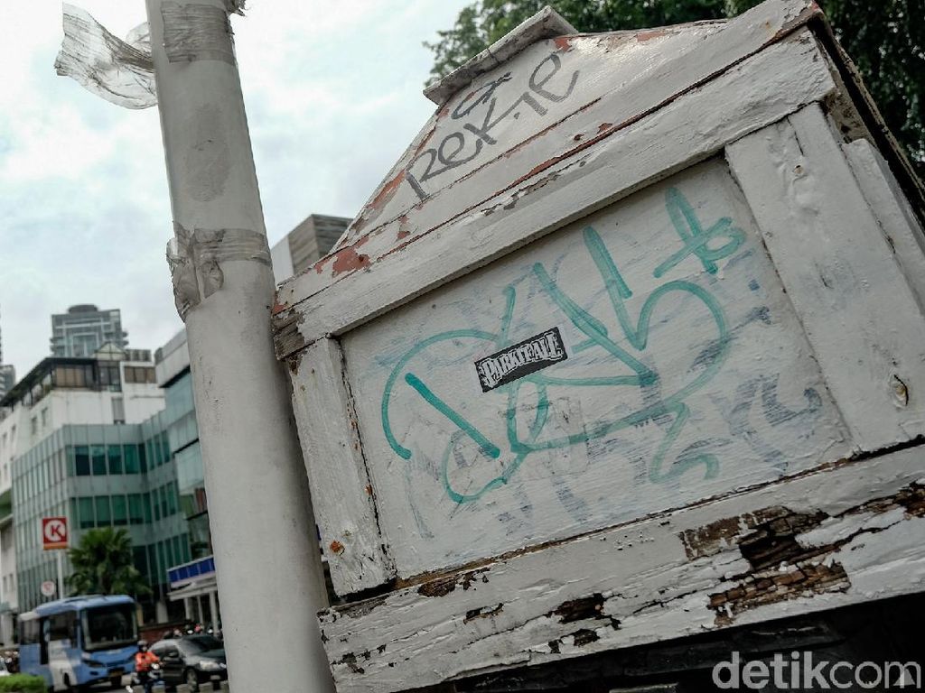 Tak Terawat, Tugu Peti Mati COVID-19 di Kemang Jadi Korban Vandalisme Tak Terawat, Tugu Peti Mati COVID-19 di Kemang Jadi Korban Vandalisme