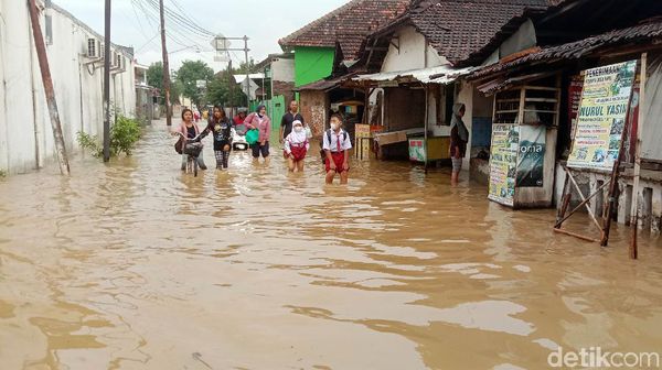 Tanggul Sungai Dawe Jebol, Mejobo Kudus Kebanjiran