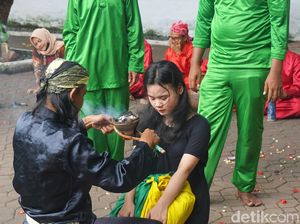 Ritual-ritual Sebelum Menari Sintren: Wajib Puasa dan Wirid