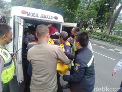 Mr X Tewas Tersambar KA Logawa di Surabaya