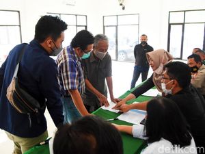 Warga Desa di Banyuwangi Ini Protes Pembangunan Sutet, Minta Lokasi Digeser