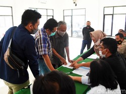 Warga Desa di Banyuwangi Ini Protes Pembangunan Sutet, Minta Lokasi Digeser