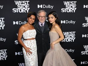 Steven Spielberg dan Rachel Zegler di Karpet Merah West Side Story Steven Spielberg dan Rachel Zegler di Karpet Merah West Side Story