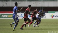 Bali United vs Persiraja berlangsung di Stadion Maguwoharjo, Selasa (30/11/2021) malam WIB. Malvin Platje membuka pesta gol Bali United di menit ke-27 setelah menyambar bola umpan silang mendatar dari Stefano Lilipaly.